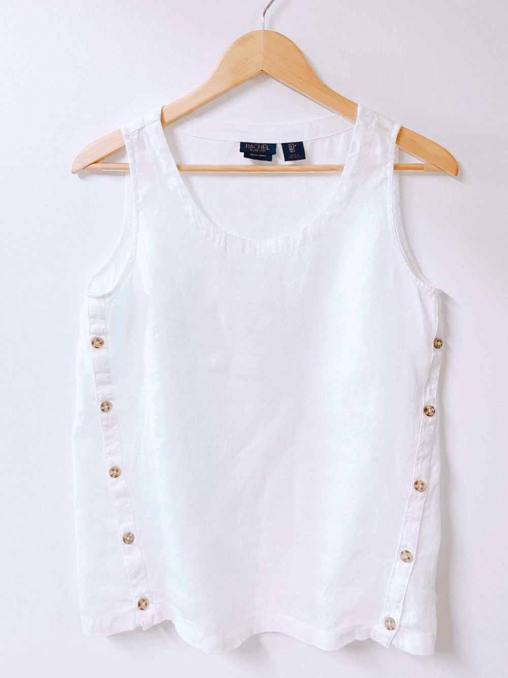 Rachel Roy White Sleeveless Button-Side Linen Relaxed Tank Top - Picture 2 of 7